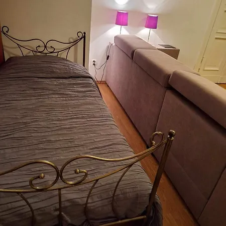 Apartamentkwiatowa 10 شقة